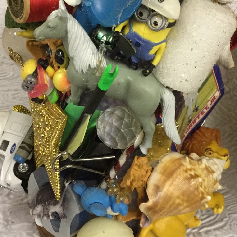 Christmas I SPY trinket tree minions baseball memorabilia festival farmer’s - Picture 10 of 12